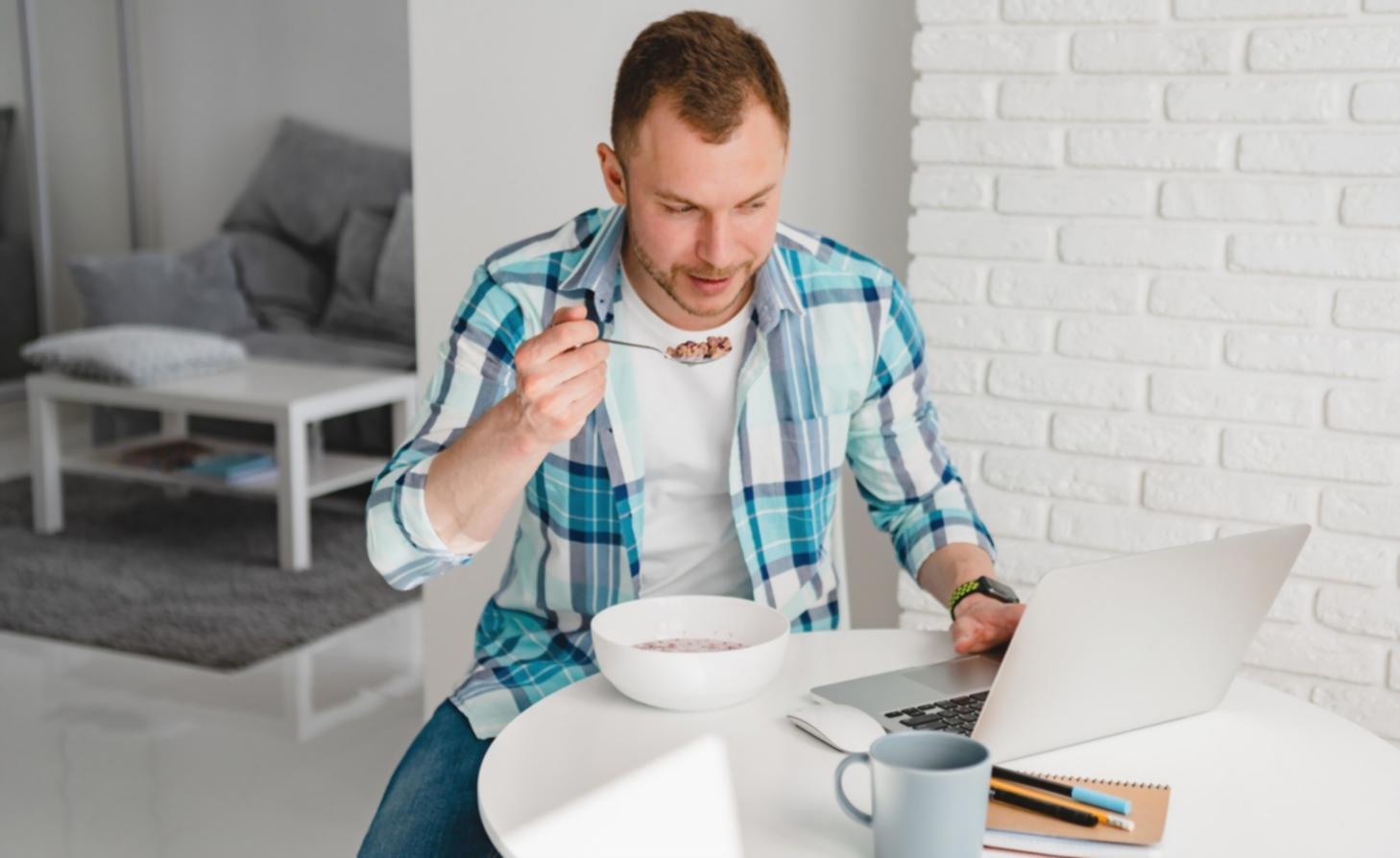 市場分析システム開発の様子